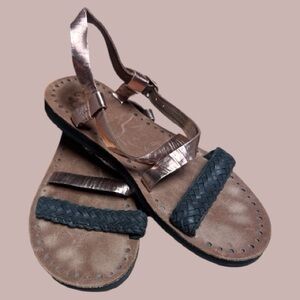 UGG Brown Black And Rose Gold Leather Sandals Size 5